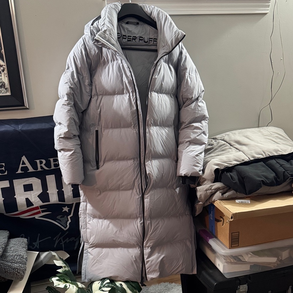 Women's Gray Aritzia super puff